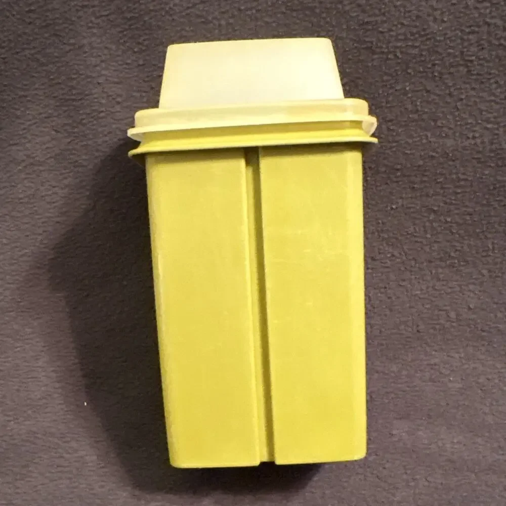 Tupperware 1330-5 Vintage Square Storage Container Snap Lid Green/Beige 1330ml